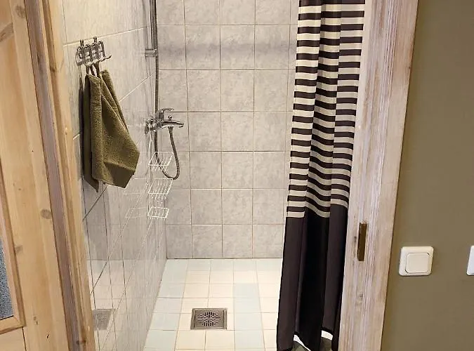 Kolme Venna 아파트 페르누